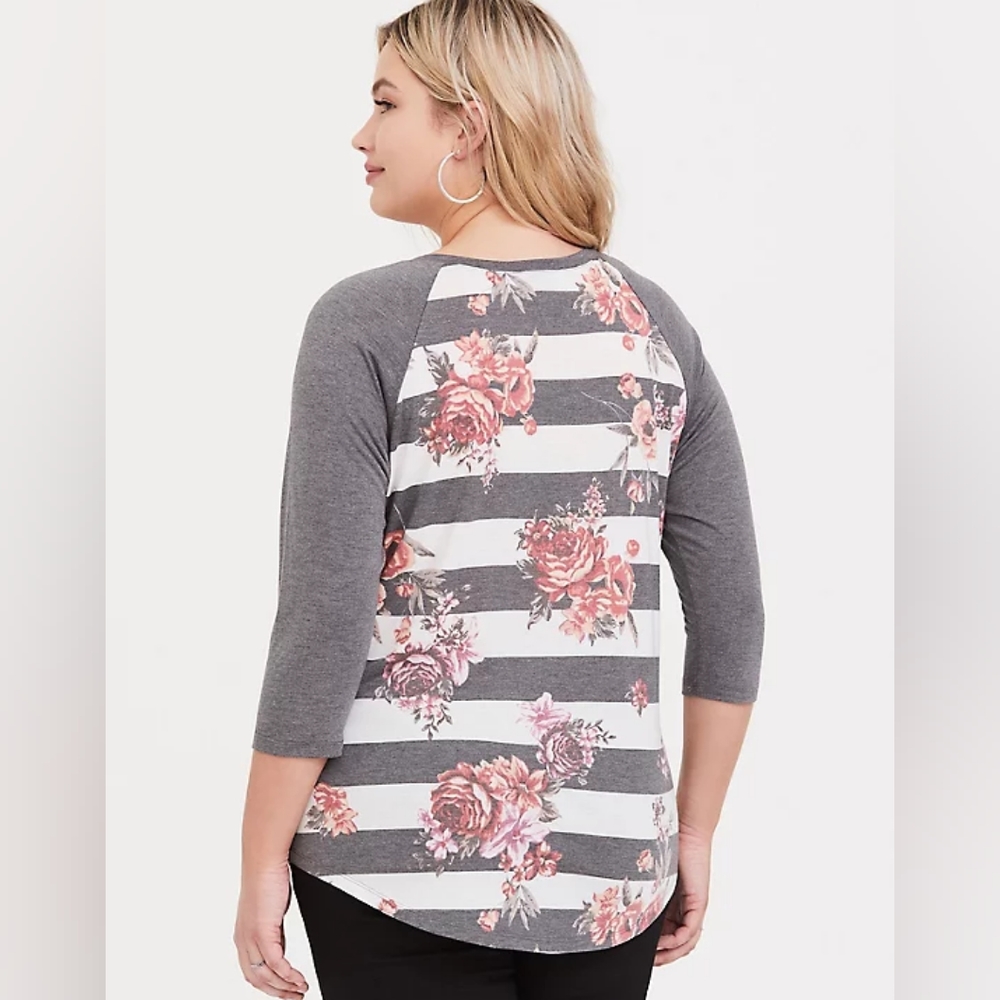 TORRID CLASSIC FIT FEATHER LIGHT SLUB CREW NECK RAGLAN TEE SZ 3